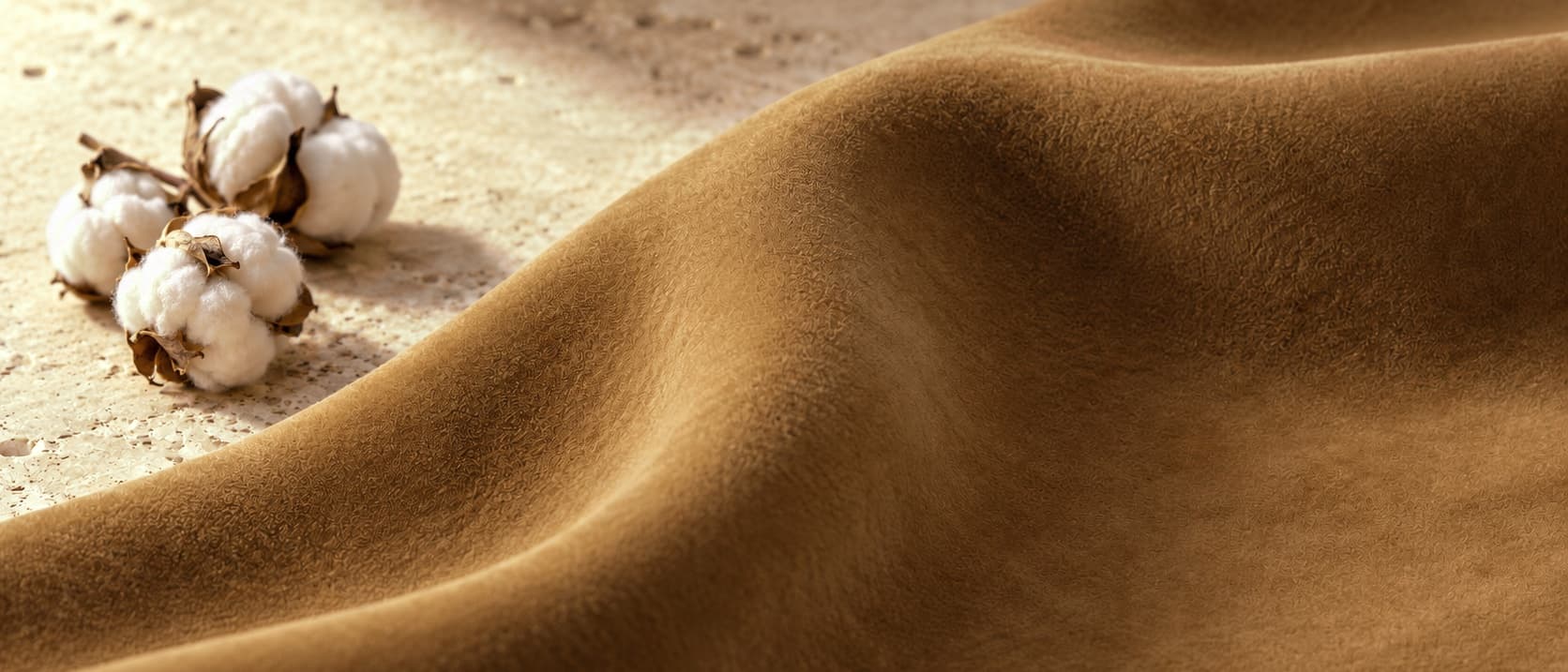 Macro del pelo del terciopelo de algodón camel (ref. 3321) junto a cápsulas de algodón